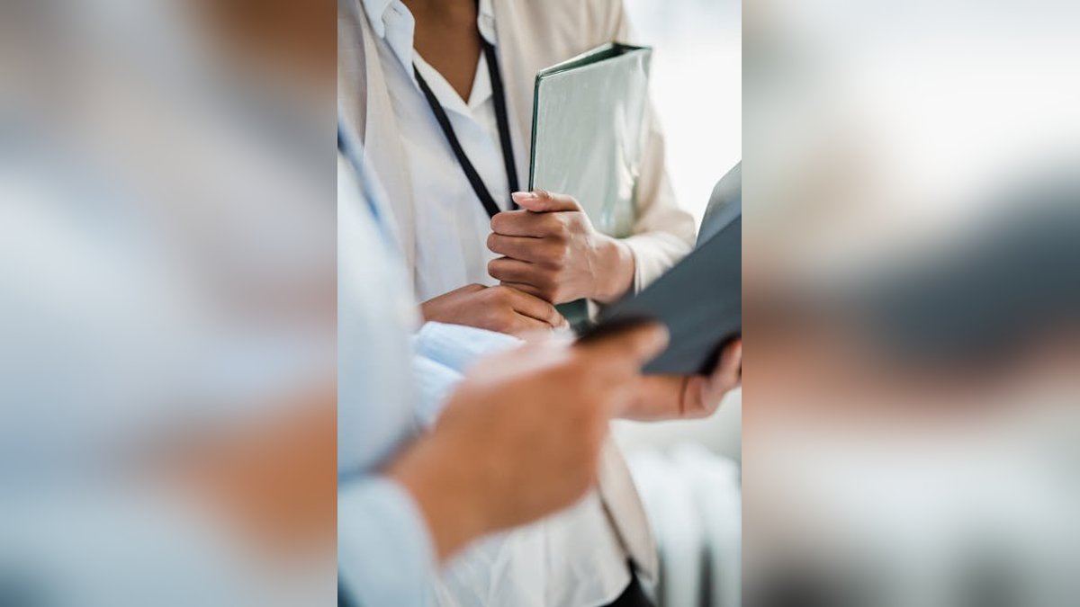 Managing Up: How to Communicate Effectively With Your Boss