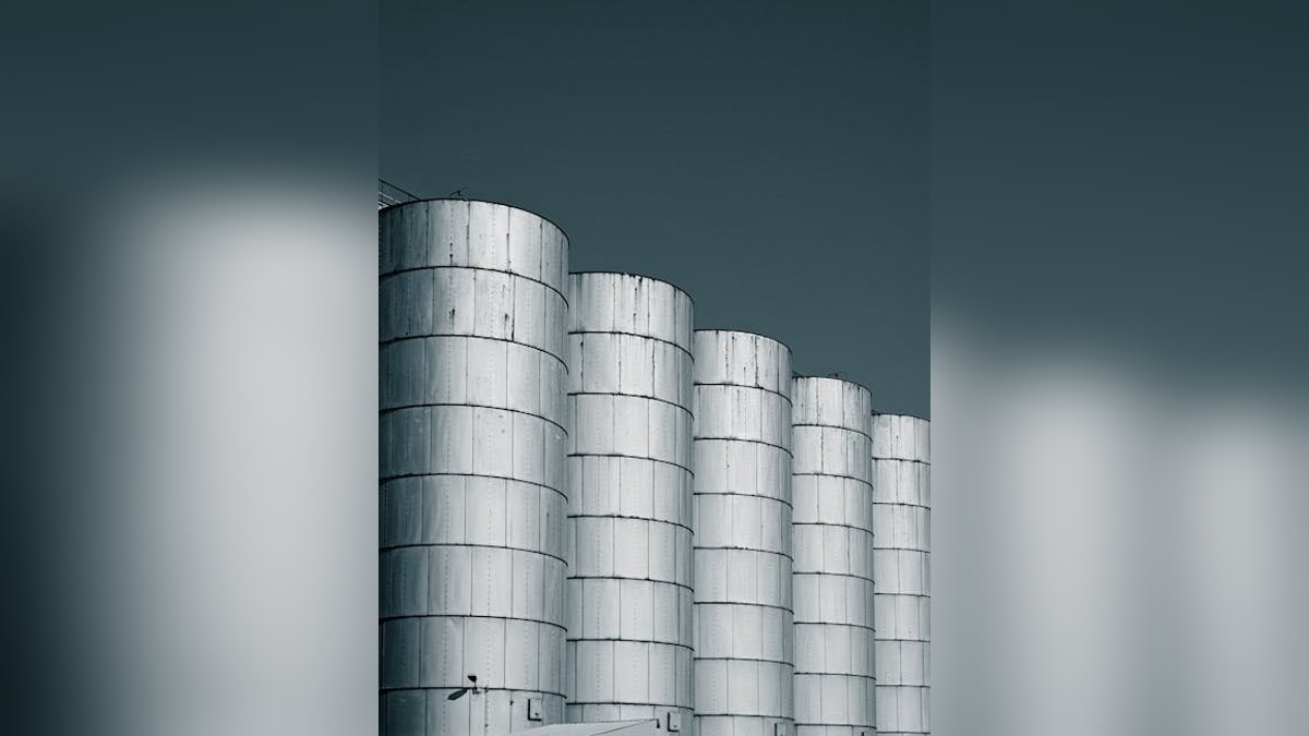 Cross-Departmental Communication: Breaking Down Silos at Work