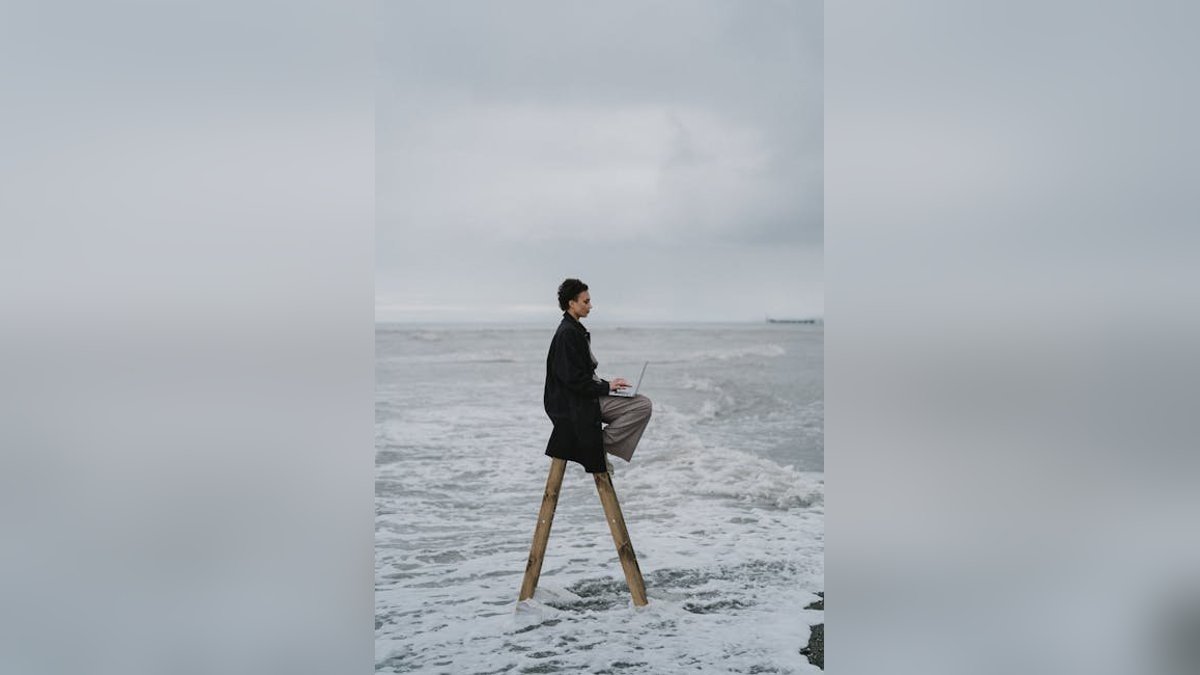 Deep Work vs Shallow Work: How to Focus in a Distracted World
